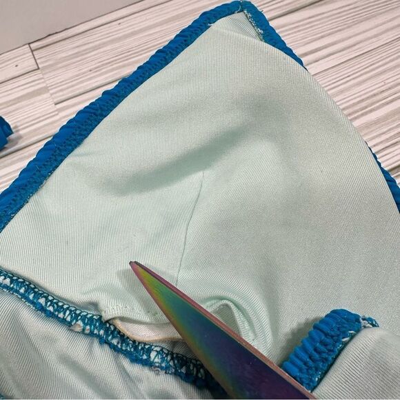 VICTORIA’S SECRET SMOCKED TRIANGLE PADDED STRAPPY BIKINI TOP BLUE MEDIUM‎ - Picture 2 of 6